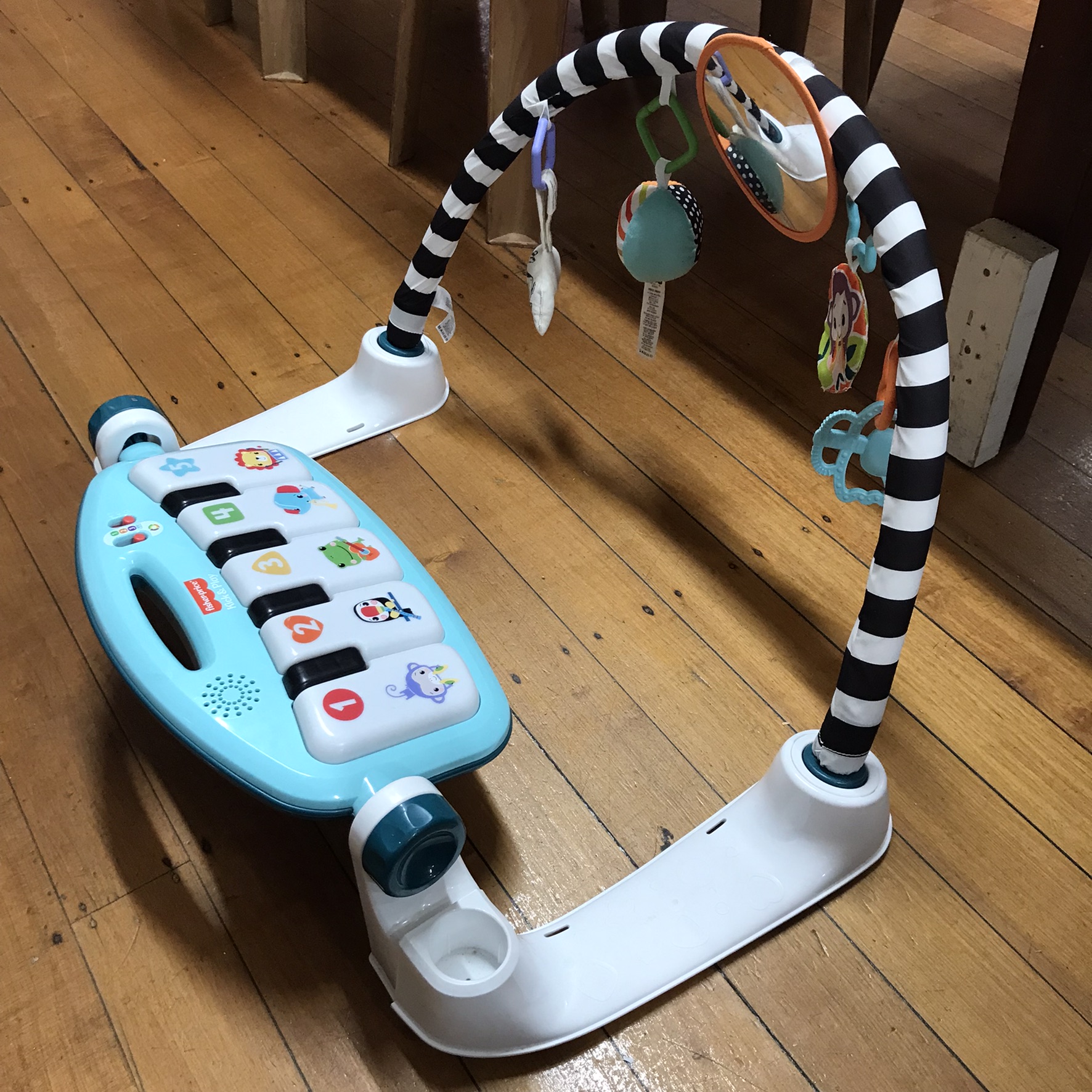 FISHER PRICE KICK AND PLAY