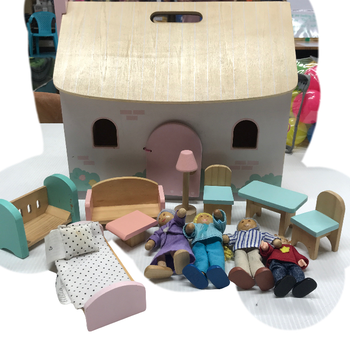FOLDING DOLLS HOUSE